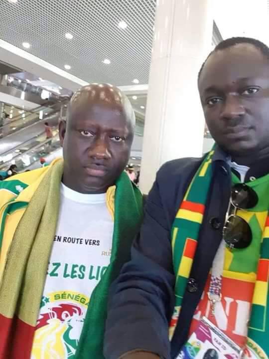 Le procureur de la République Serigne Bassirou Gueye (à gauche) se permet un selfie en Russie
