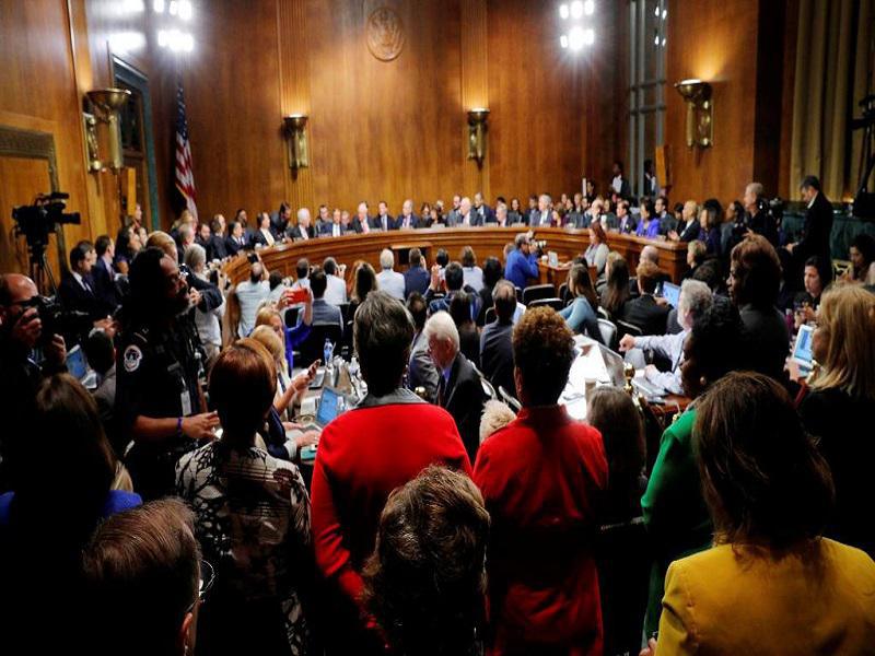 Kavanaugh: le Sénat accepte de reporter son vote le temps d’une enquête du FBI