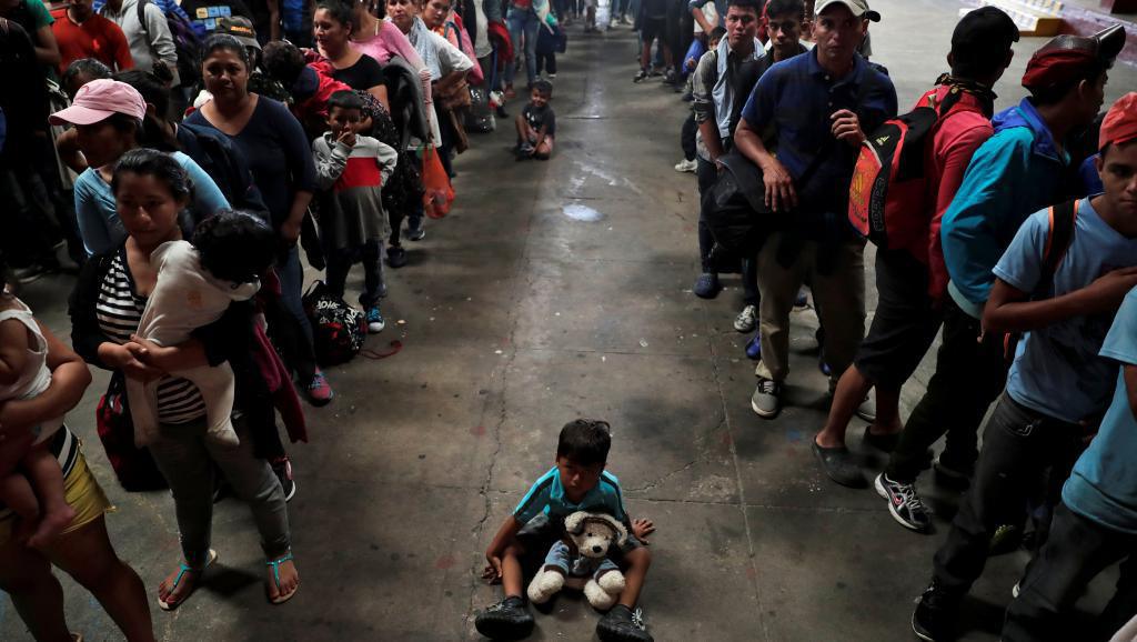 La caravane de migrants en route vers les Etats-Unis suscite la colère de Trump