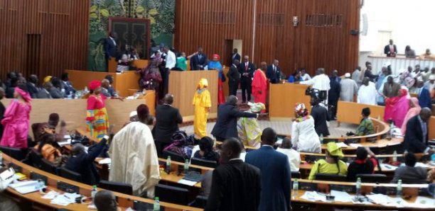 Série de blasphèmes à l'Assemblée Nationale : "Macky est le prophète Moussa...Karim Wade avait des pouvoirs que Dieu n'a pas "