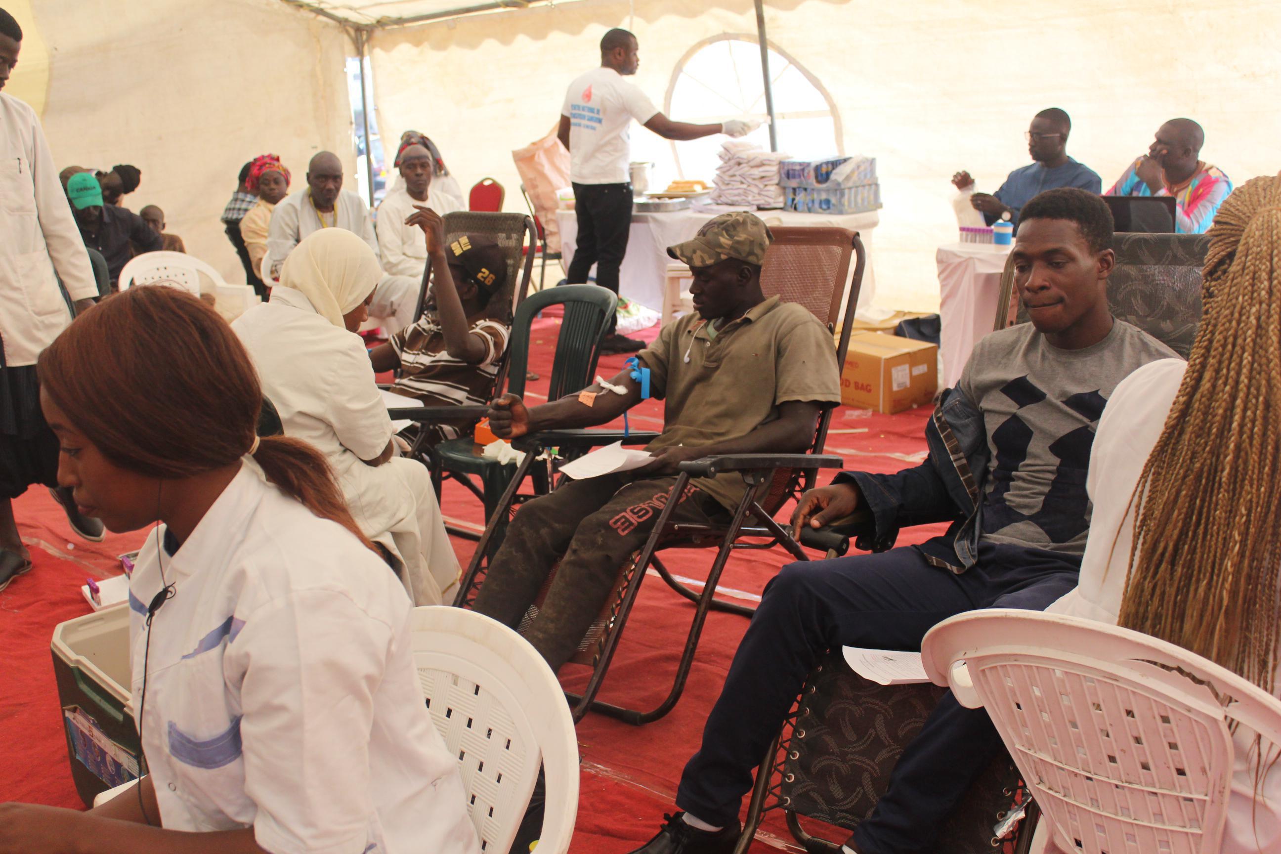 #Les10AnsDePressAfrik : En Direct du don de sang au rond-point jet d'eau (photos et vidéo)