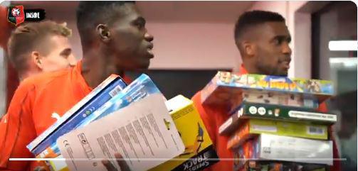 Rennes au service des démunis : Quand Ismaila Sarr et ses coéquipiers jouent au "Père Noël" (vidéo)