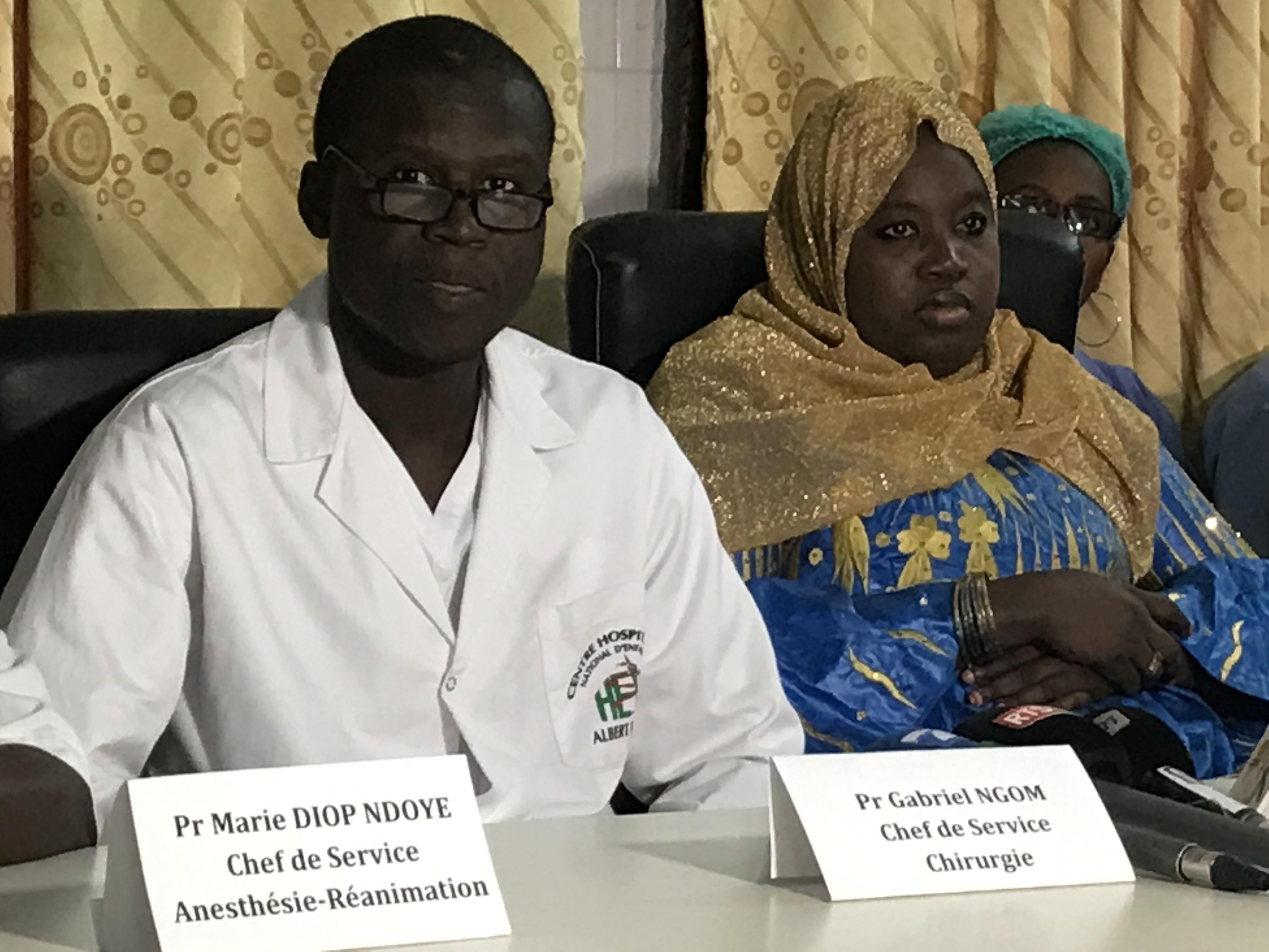 Professeur Gabriel Ngom de l’hôpital Albert Royer qui avait dirigé l’opération de séparation des sœurs siamoises