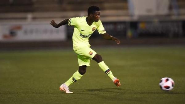 Vidéo - Le choc spectaculaire subi par Moussa Wague lors d'un match du Barça B