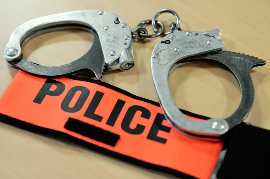 L'agent de police Preira suspendu de ses fonctions... pour avoir aidé sa copine à avorter