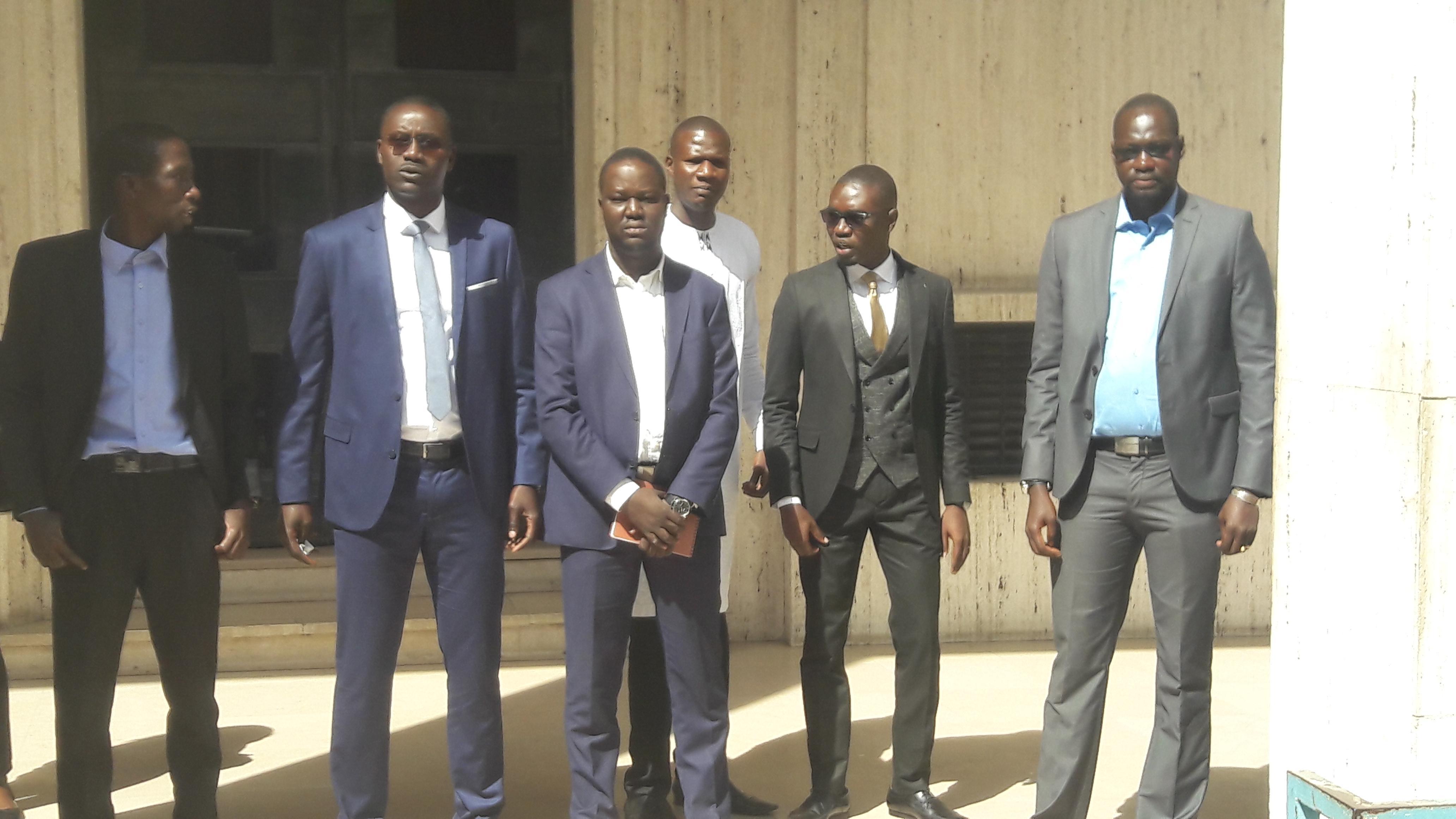 Sénégal: Vingt-deux notaires promettent de mettre du feu à leurs diplômes devant le Palais