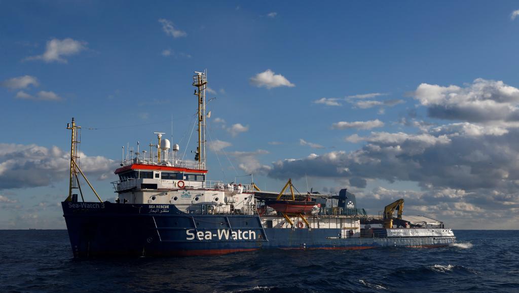 Le «Sea Watch III», navire chargé de migrants, bloqué au large de l'Italie