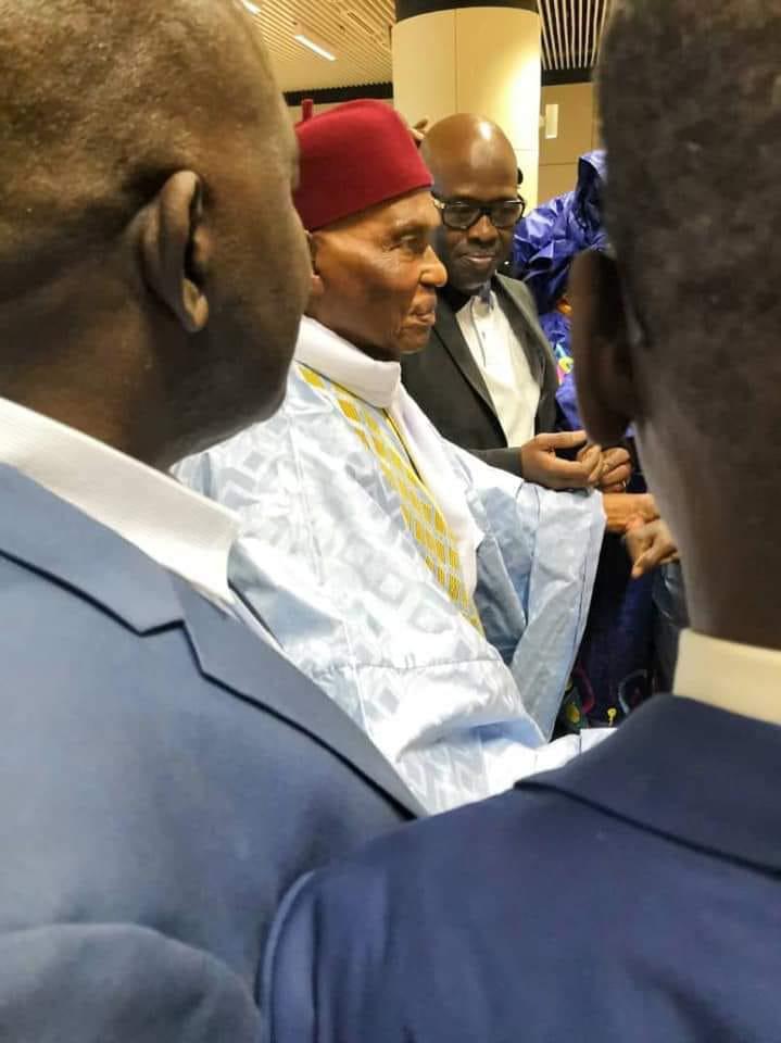 Direct-AIBD: Les images de l'arrivée d'Abdoulaye Wade