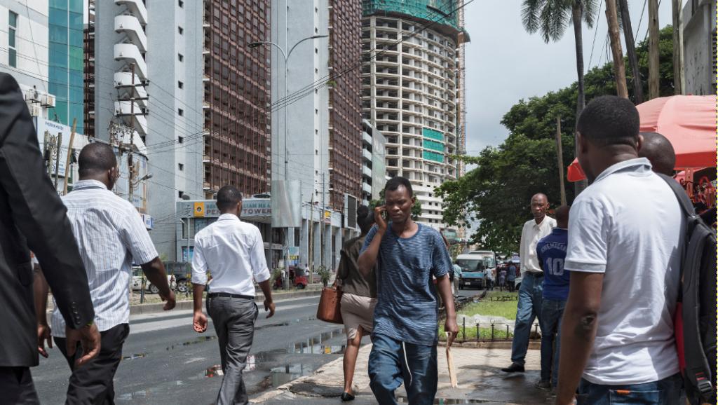 La rue africaine, vue par le photographe sud-africain Guy Tillim