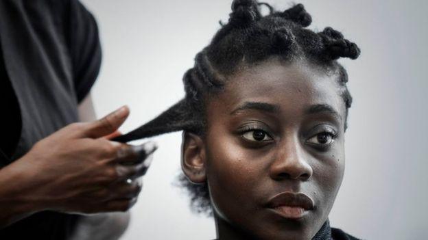 Alopécie: une femme devient chauve en Afrique du Sud