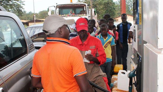 Forte affluence dans les stations d'essence en Centrafrique