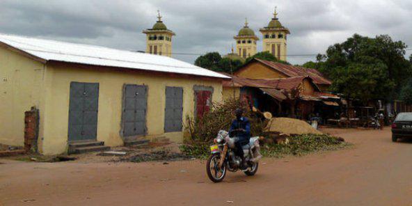 L’imam d’une mosquée suspendu pour avoir dirigé une prière en langue Malinké