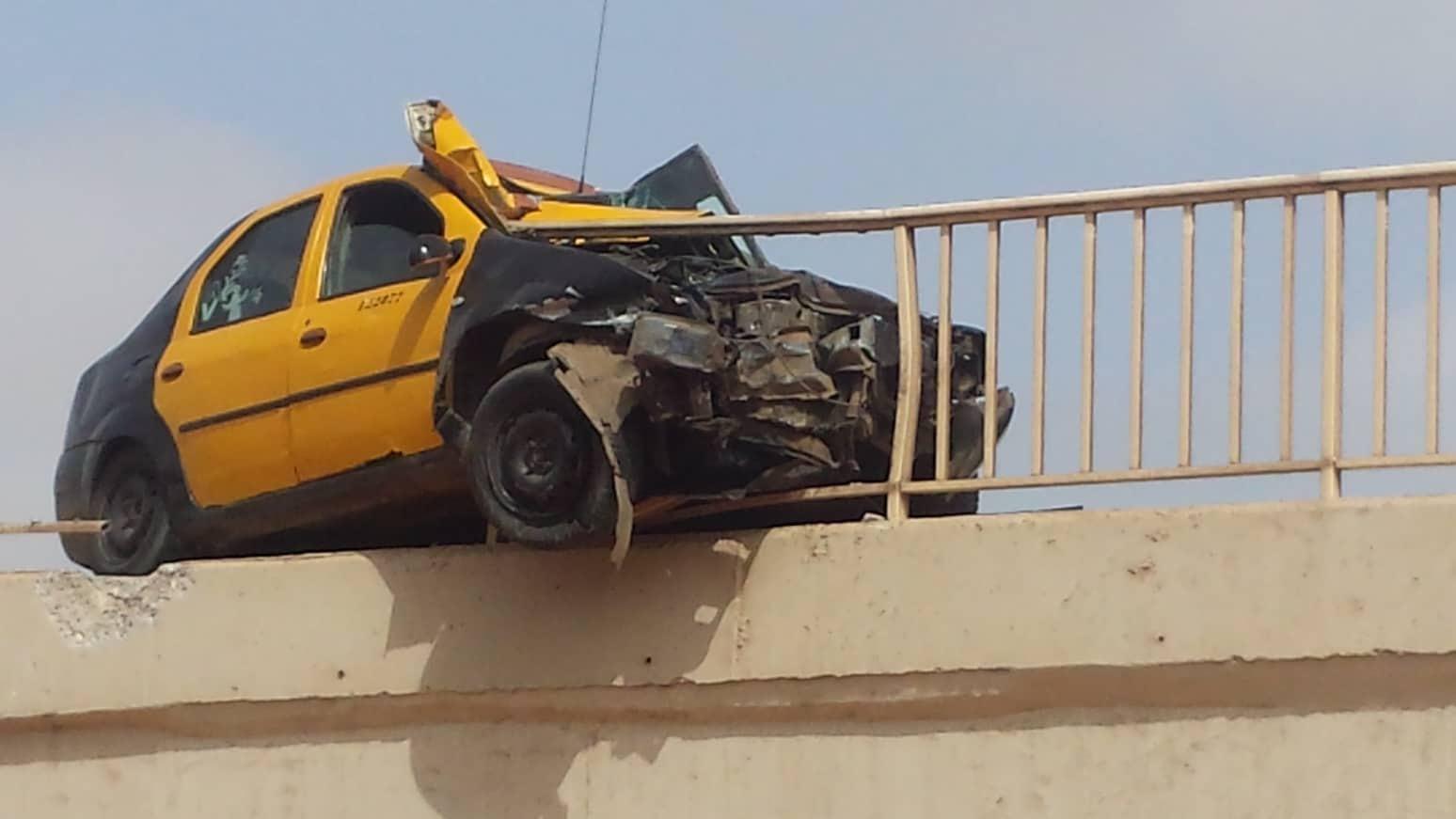 Photos - Dérapage spectaculaire d'un taxi sur un pont à hauteur de Cambérène 3