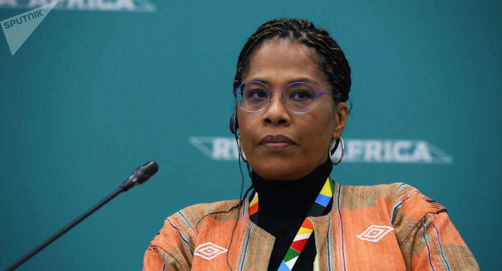 La pique de Nathalie Yamb à Macky Sall: « si vous voulez cesser le flux migratoire, cessez de vous comporter en serviteur zélé de la France à la recherche de dessert «