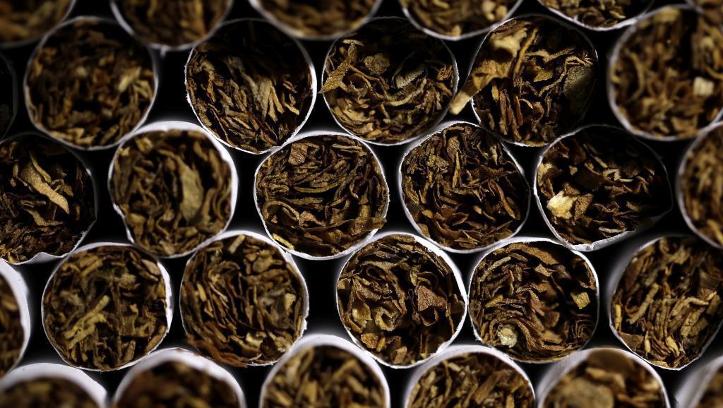 Gambie: la difficile application de la loi anti-tabac