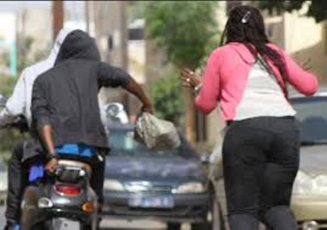 Vol à l'arrachée à bord d'une moto: le jeune «Francenabé» va passer six mois à Rebeuss