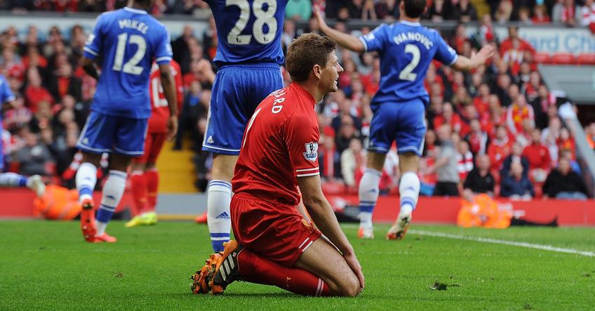 Glissade contre Chelsea en 2014: Demba Ba affole Twitter en remuant le couteau dans la plaie de Steven Gerrard