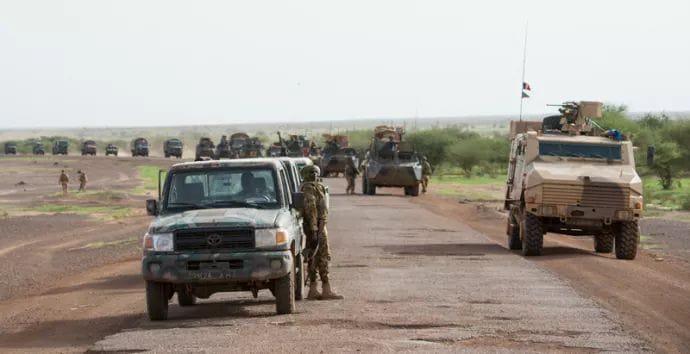 Deux ex-otages occidentaux libérés au Mali
