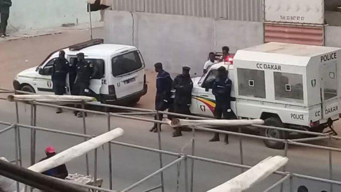 Le Préfet de Dakar fait une descente dans les locaux de Walf Tv pour arrêter l’émission Grand Soir