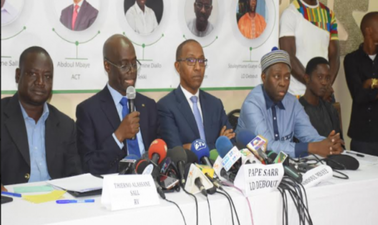 3e mandat de Ouattara : une partie de l’opposition sénégalaise condamne le stratagème devenu récurrent en Afrique de l’Ouest