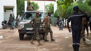Mali: un mois après le putsch, de hauts responsables toujours détenus sans motif