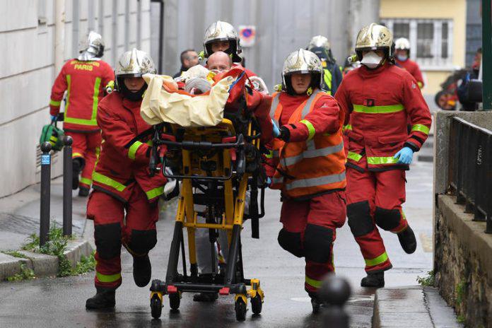 Attaque à l'arme blanche près des anciens locaux de «Charlie Hebdo», plusieurs blessés