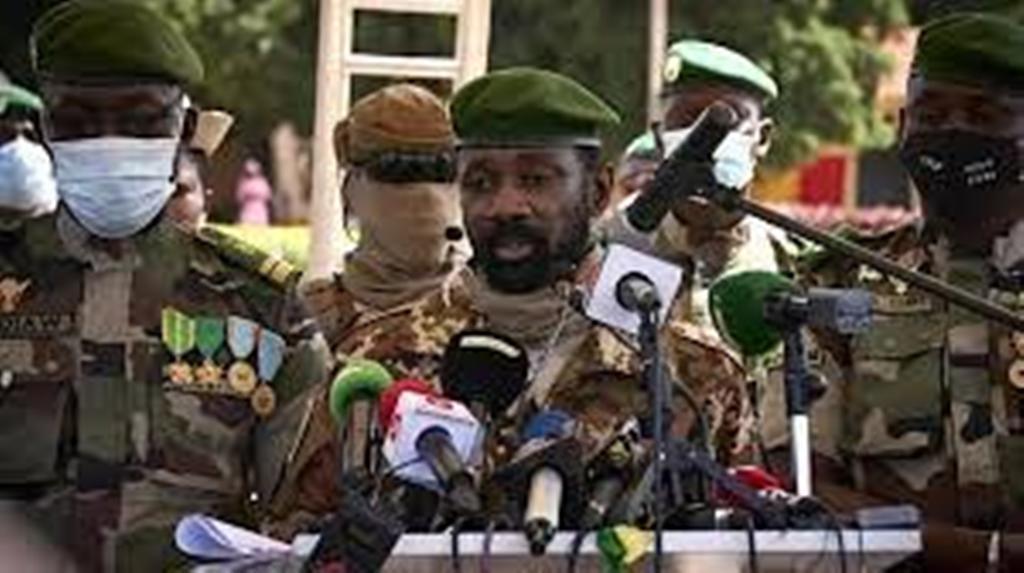 Transition au Mali: la junte renonce à une prérogative majeure pour son chef