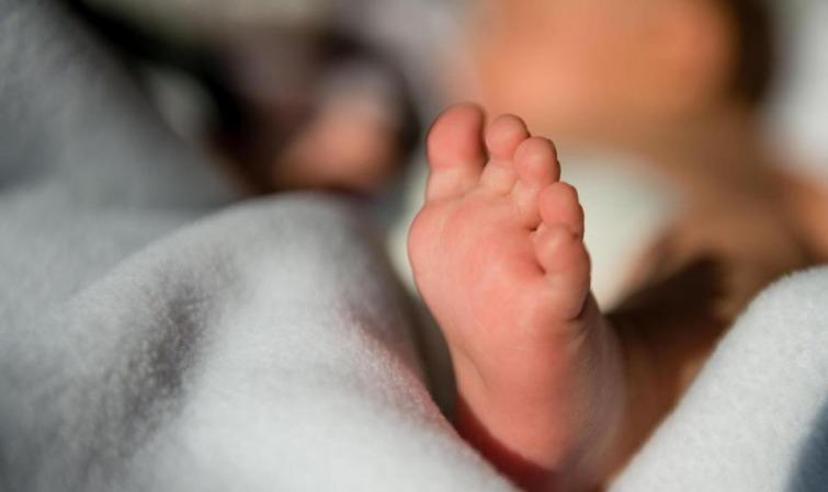 Comment une "usine à bébés" trompe de fausses femmes enceintes