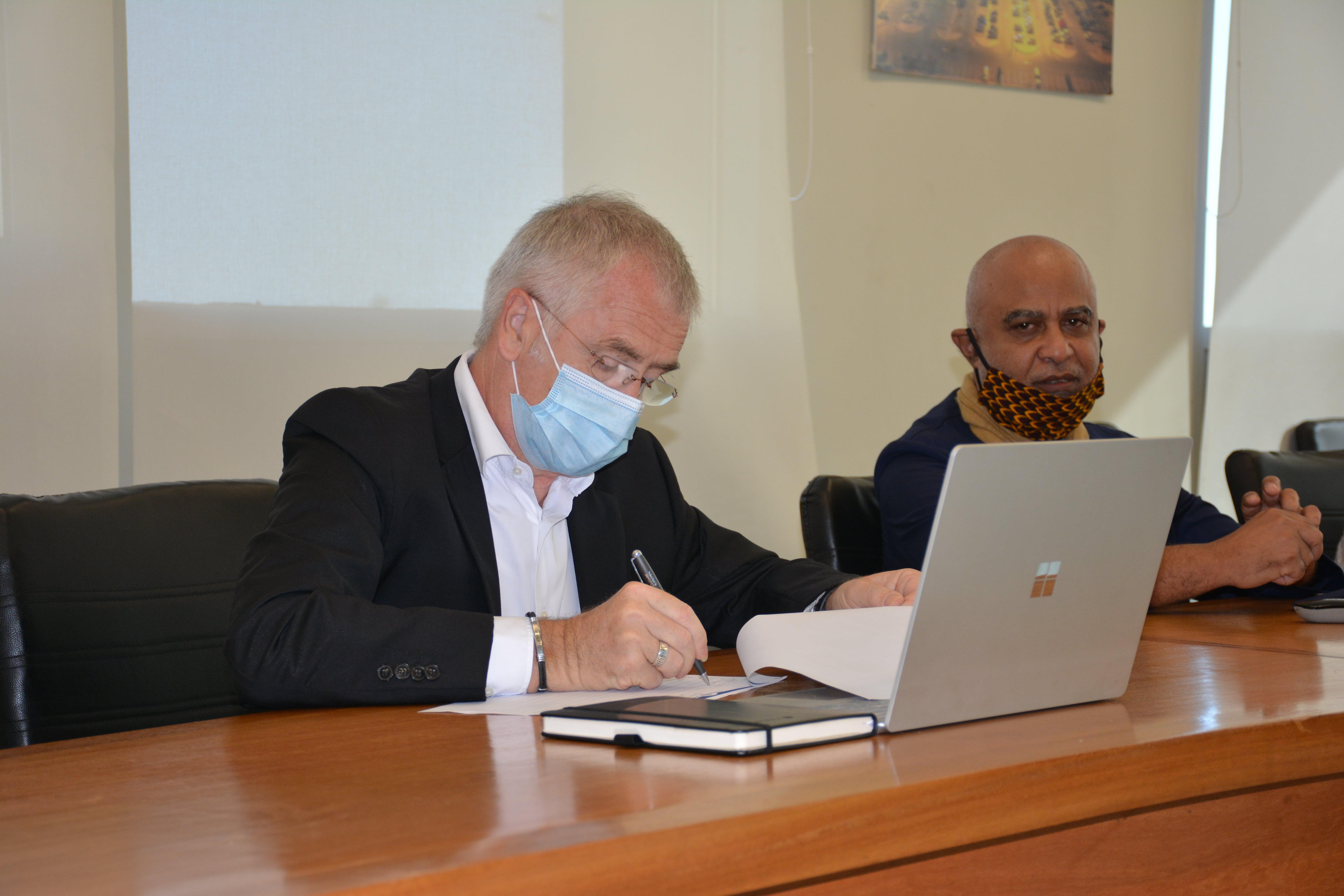 Xavier Mary (DG LAS) et Philippe Barry responsable Initiative RSE Sénégal)