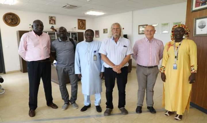 Didier Raoult, attendu à Dakar dimanche pour une visite de travail