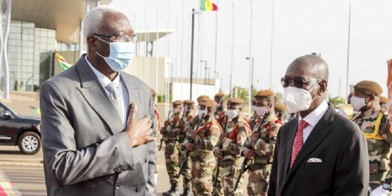 Mali: Bah N’Daw et Moctar Ouane arrêtés et conduits à Kati
