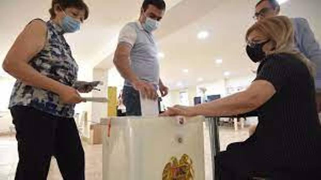 Législatives en Arménie: un scrutin imprévisible, Pachinian face à Kotcharian