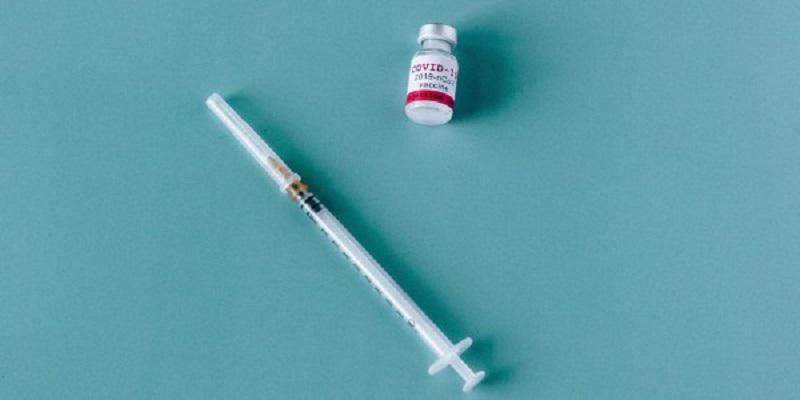 Covid-19: face au variant Delta, "une seule dose ne suffit pas"