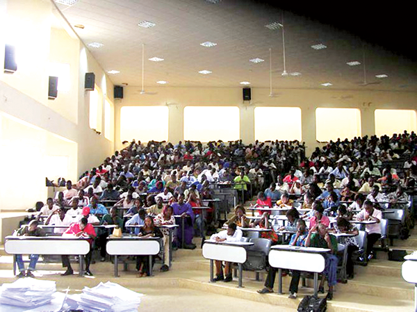 Covid_19Sn - Vers une suspension des cours à l'Ucad