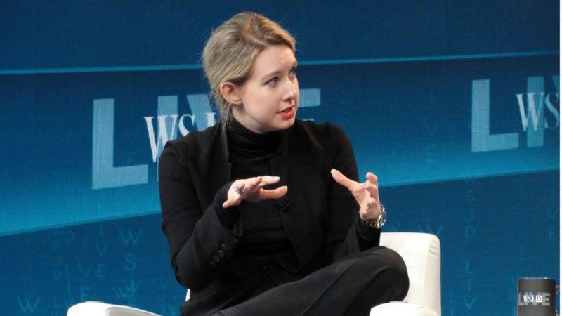 Elizabeth Holmes: comment la plus jeune femme milliardaire du monde s'est retrouvée accusée d'escroquerie et de fraude