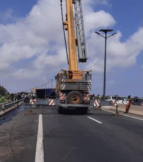 Autoroute de l’Avenir: le camion dégagé de la voie, la circulation est redevient normale