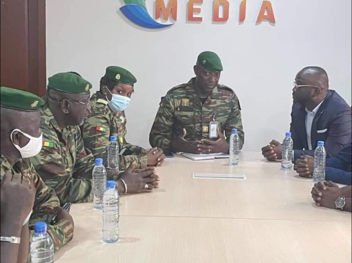 Guinée: la junte gèle les comptes du groupe de presse Djoma Média de l’ex-intendant d’Alpha Condé