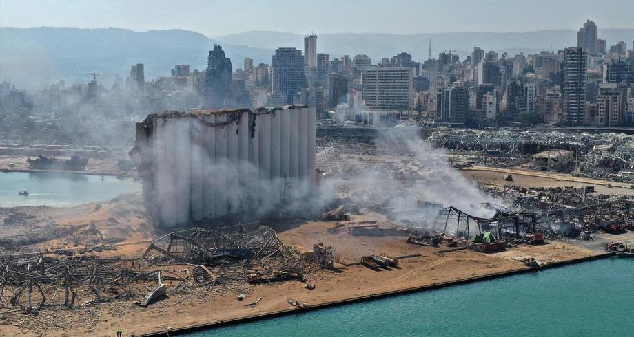 Explosion au port de Beyrouth: les poursuites contre un ex-dirigeant suspendues