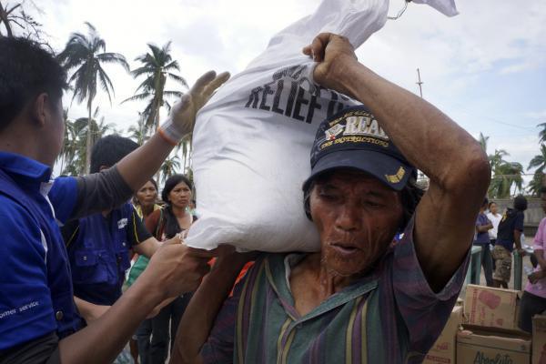 Philippines: l'effort humanitaire perturbé par le chaos ambiant