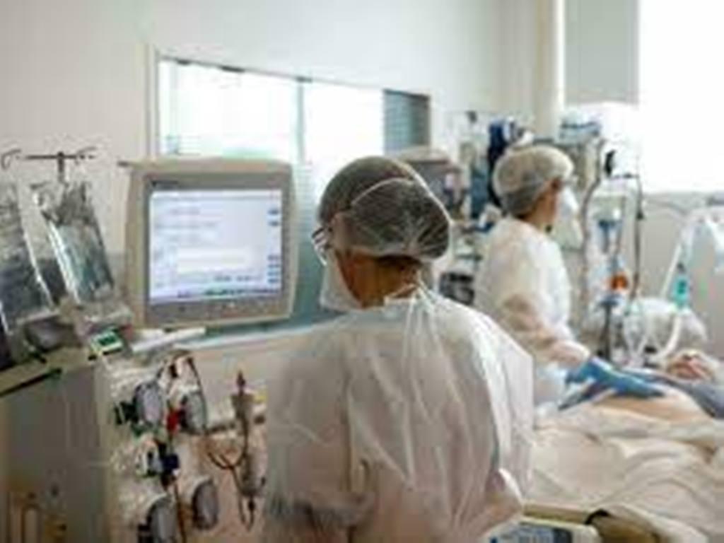 Covid-19 en France: face à la crise, les urgences du CHU de Rouen entament une grève illimitée
