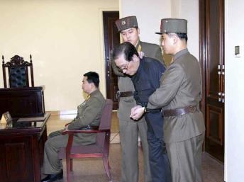 Jang Song-Thaek lors d'une audience au tribunal militaire. Image datée du 12 décembre 2013. REUTERS/Yonhap