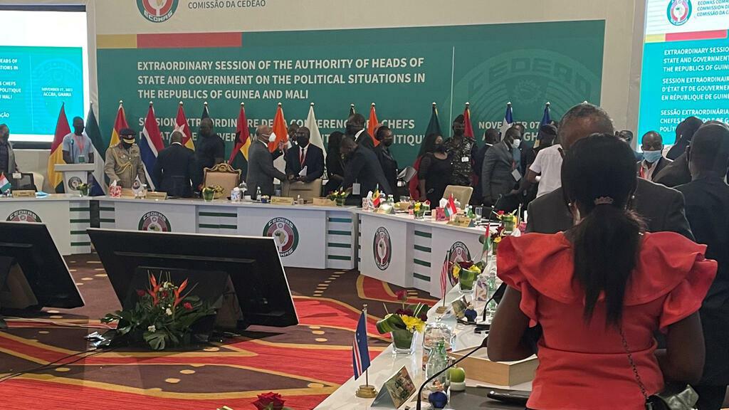 Sanctions contre Goïta et la Transition: la CEDEAO met le Mali sous embargo et n’écarte pas une intervention militaire