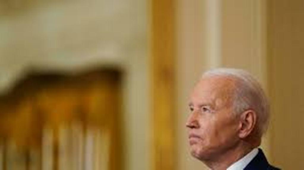 Joe Biden, an 1: devant la presse, des concessions sur un début de mandat difficile