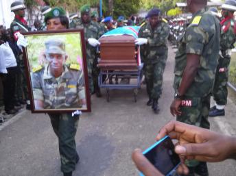 Levée du corps du colonel Ndala, à Kinshasa, le 5 janvier 2014. RFI/Kamanda Wa Kamanda