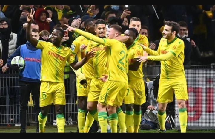 Ligue 1 : le FC Nantes fait chuter le PSG dans un match spectaculaire