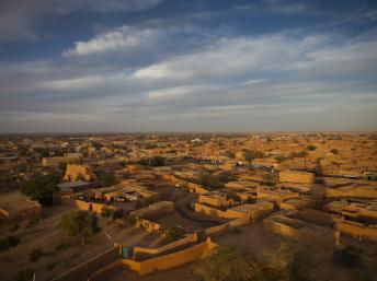 Agadez, vue depuis le minaret de la grande mosquée. Getty Images/Lonely Planet Images/Aldo Pavan