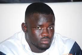 Eumeu Sène en béquilles après sa défaite contre Modou LO