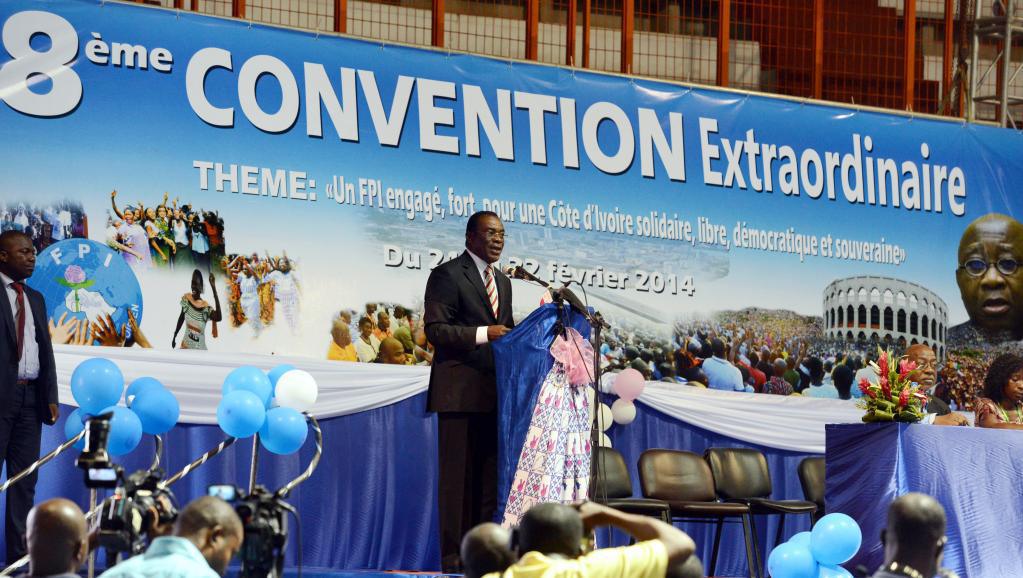 Le président par intérim du FPI, Pascal Affi N'Guessan, lors de la cérémonie de clôture de la 8e convention de son parti, à Abidjan, le 22 février 2014. AFP/Issouf Sanogo