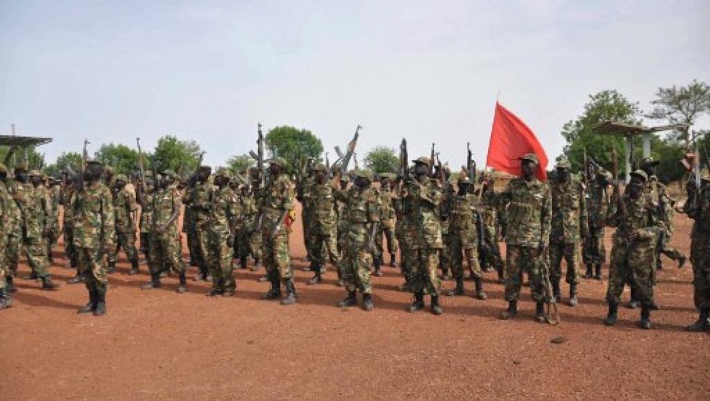 Les soldats de l'armée sud-soudanaise (SPLA) dans une base près de Bentiu, le 23 avril 2012. AFP PHOTO / Hannah McNeish