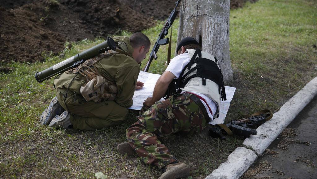 Miliciens pro-russes à Donetsk où la situation était toujours confuse le 30 mai 2014. REUTERS/Maxim Zmeyev